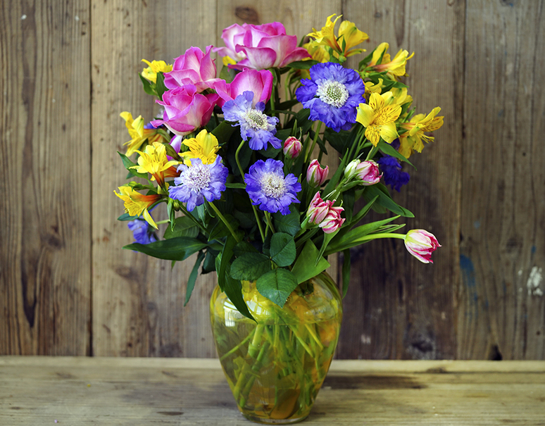 葛西市場よりお届け 季節のお花 色はおまかせセット 生花 3 5品種 30本以上 常温 美味お取り寄せ Dancyu